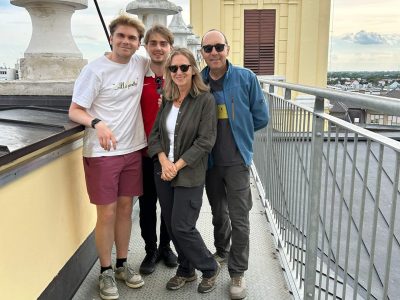 A Nagytemplom panora járdáján