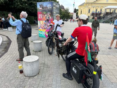 A főtéren speciális motorokka vendégeim