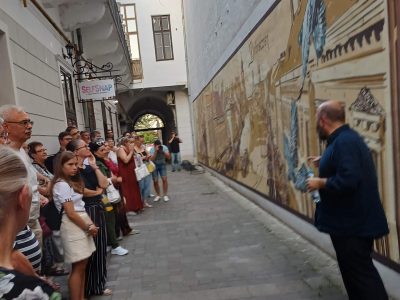 Falfreskó a Lábasház bejáróban