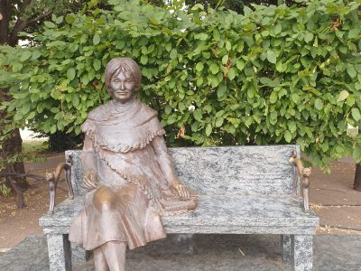 Szabó Magda a főtéren